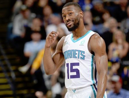 篮球湖人主力球员场上状态火热